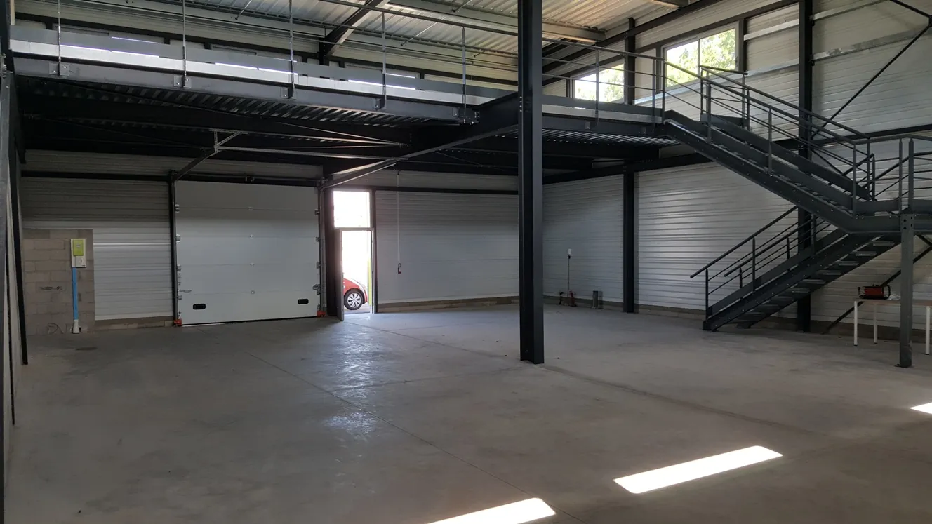 Local d'activit&eacute; G2-33 &agrave; louer &agrave; Garosud Montpellier, 273 m&sup2; avec cour privative